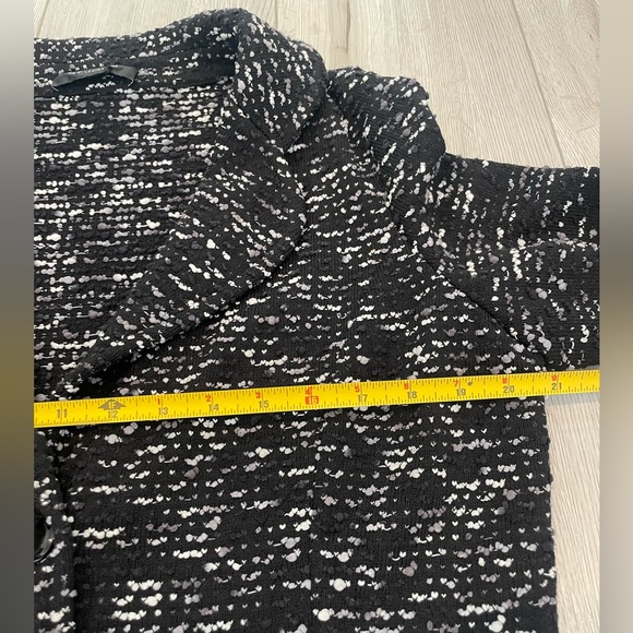 St. John Blazer - Picture 14 of 16